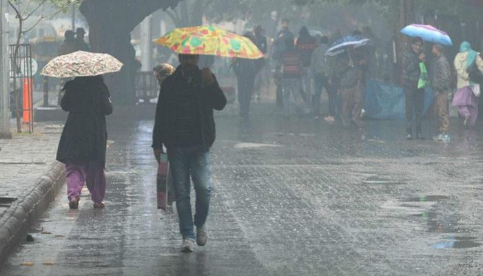 Rain in many places in Punjab and Haryana, temperature drops by three degrees